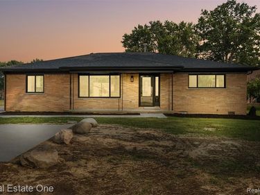 47900 Jefferson Avenue, Chesterfield Twp, MI 48047