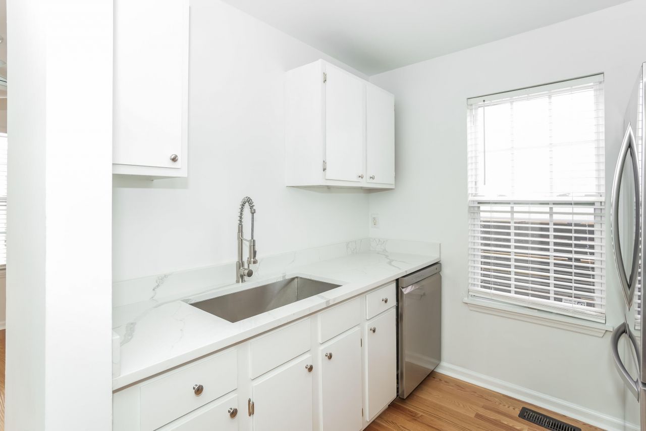 12 1/2 Nunan Street Photo 10