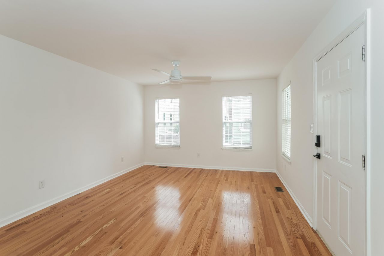 12 1/2 Nunan Street Photo 5