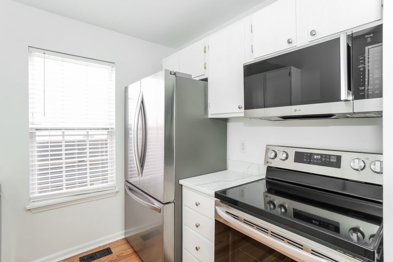 12 1/2 Nunan Street Photo 9