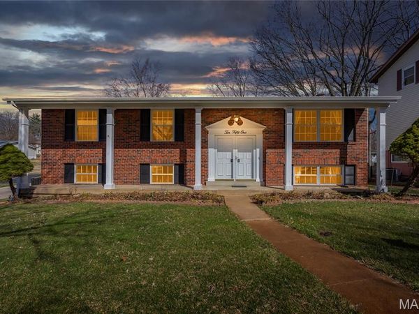 1051 Briarhurst Drive, Manchester, MO 63021