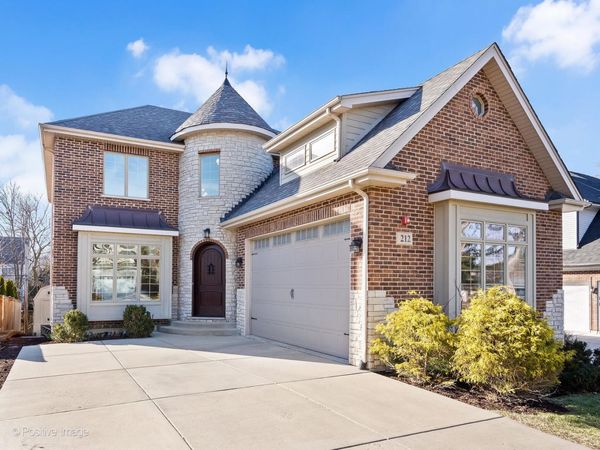 212 Holmes Avenue , Clarendon Hills, IL 60514