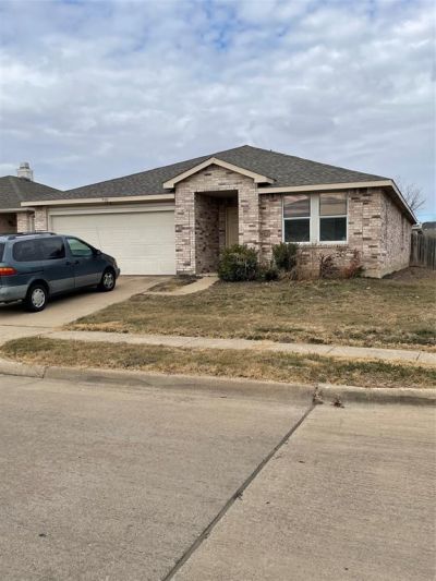 900 Rose Crystal Way, Fort Worth, TX 76179 Main Photo