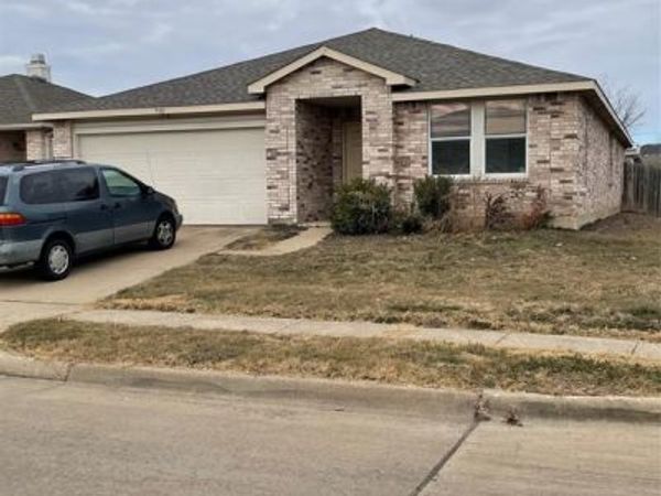 900 Rose Crystal Way, Fort Worth, TX 76179