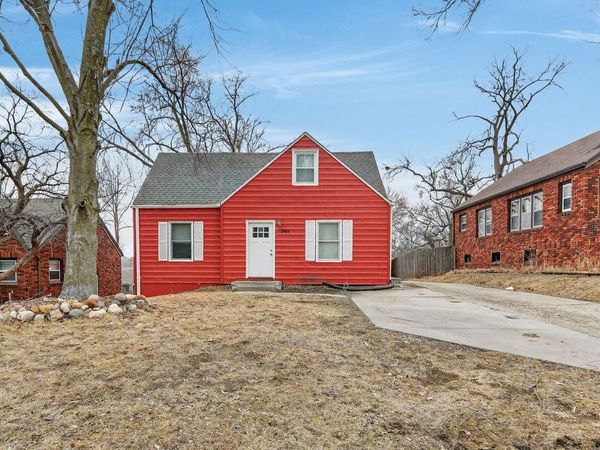 948 65th Street, Windsor Heights, IA 50324