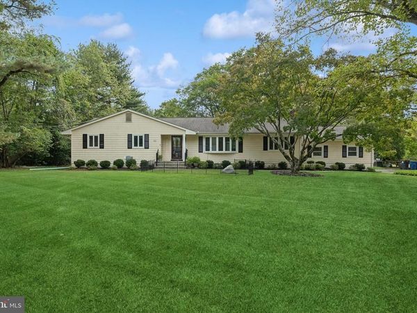 102 JAMESTOWN ROAD, BELLE MEAD, NJ 08502