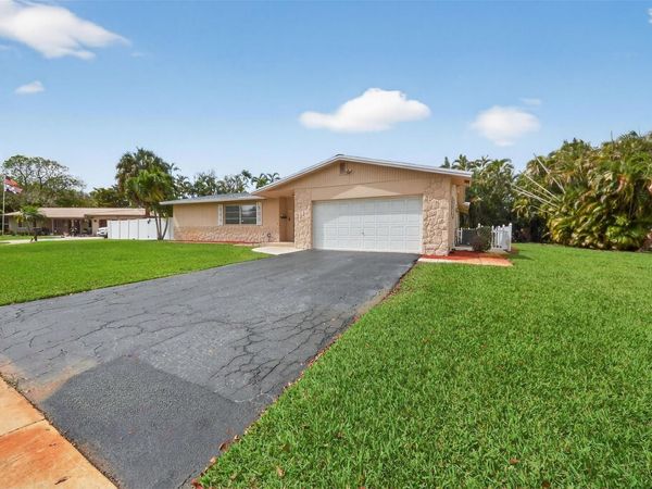1101 SW 68th Ave, Plantation, FL 33317