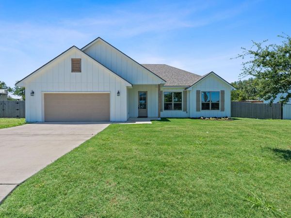 103 W Tomlinson ST, Florence, TX 76527