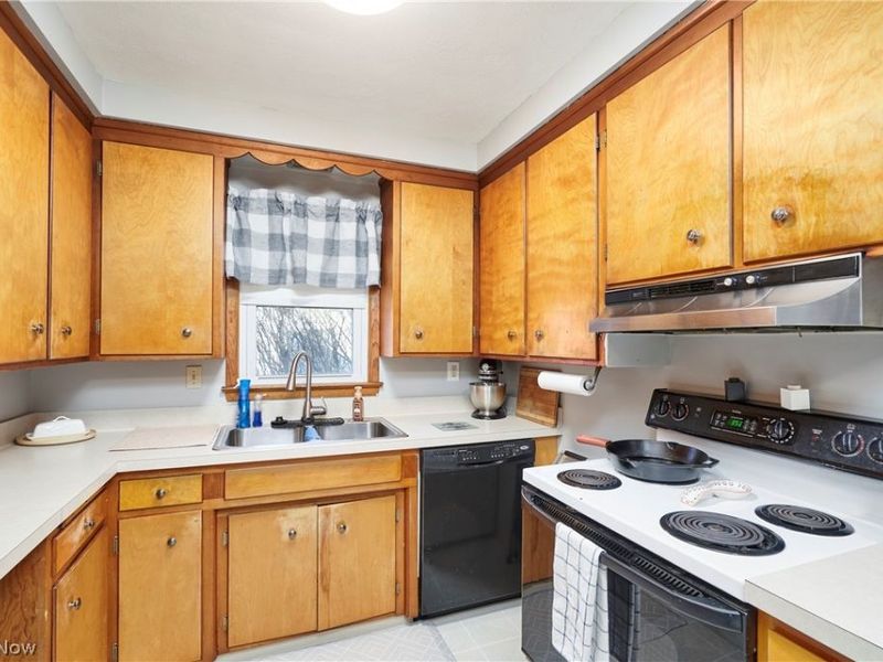 1359 Beaconfield Road, Lyndhurst, OH 44124 Photo 13