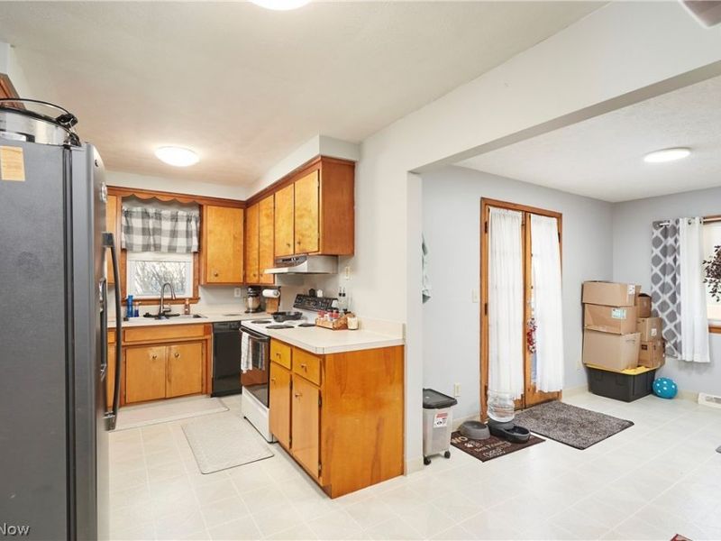 1359 Beaconfield Road, Lyndhurst, OH 44124 Photo 2