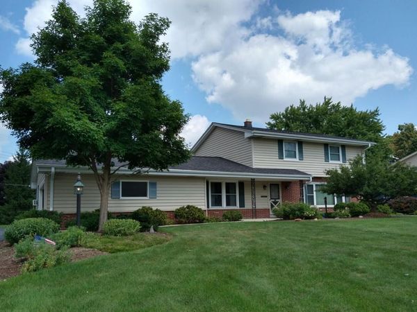 17880 Redvere Dr, Brookfield, WI 53045