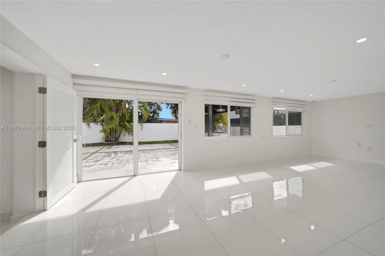 5635 W 13th Ct , Hialeah, FL 33012 Photo