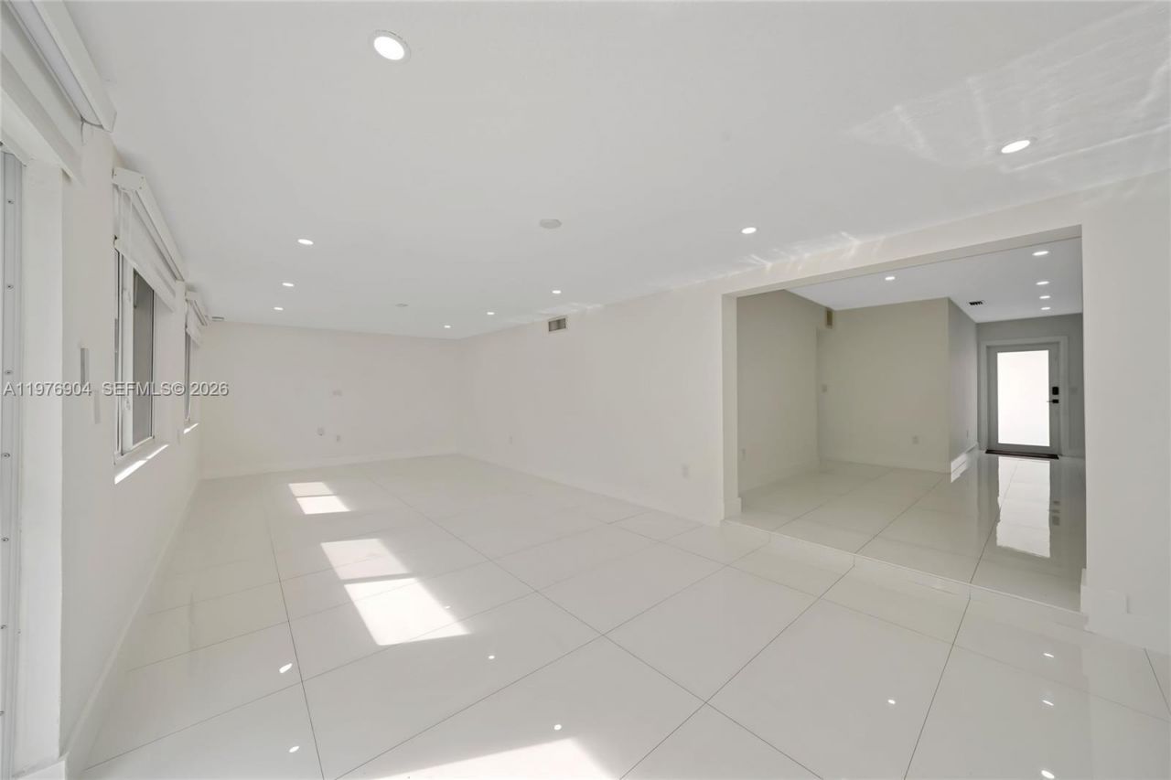 5635 W 13th Ct , Hialeah, FL 33012 Photo