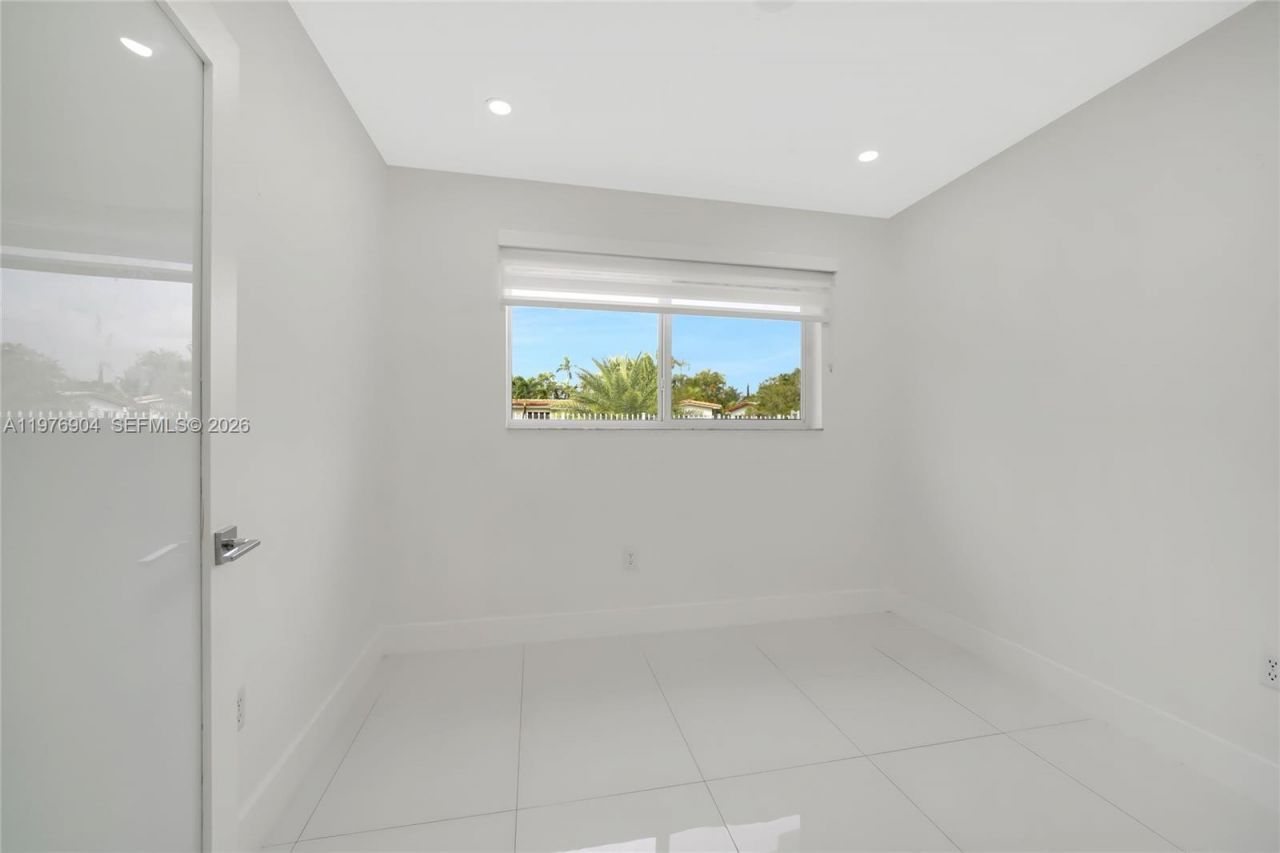 5635 W 13th Ct , Hialeah, FL 33012 Photo