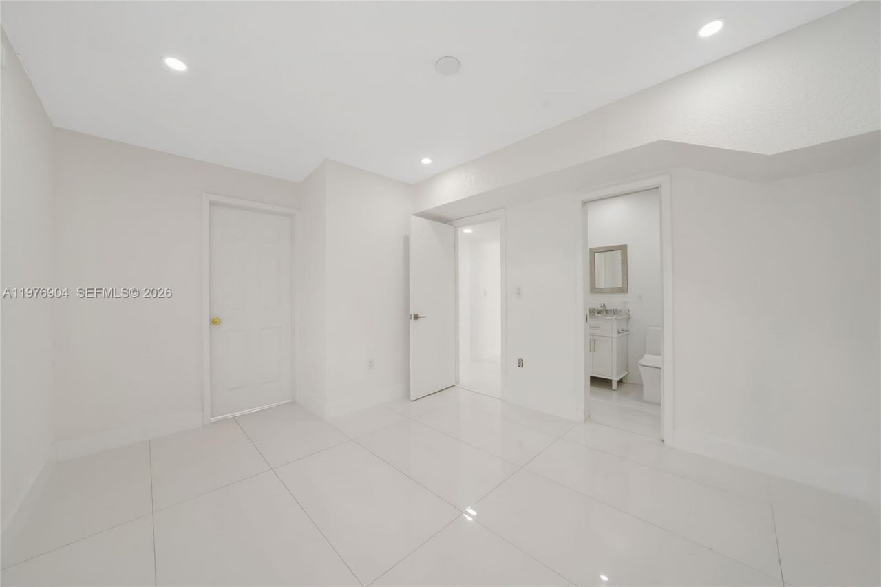 5635 W 13th Ct , Hialeah, FL 33012 Photo