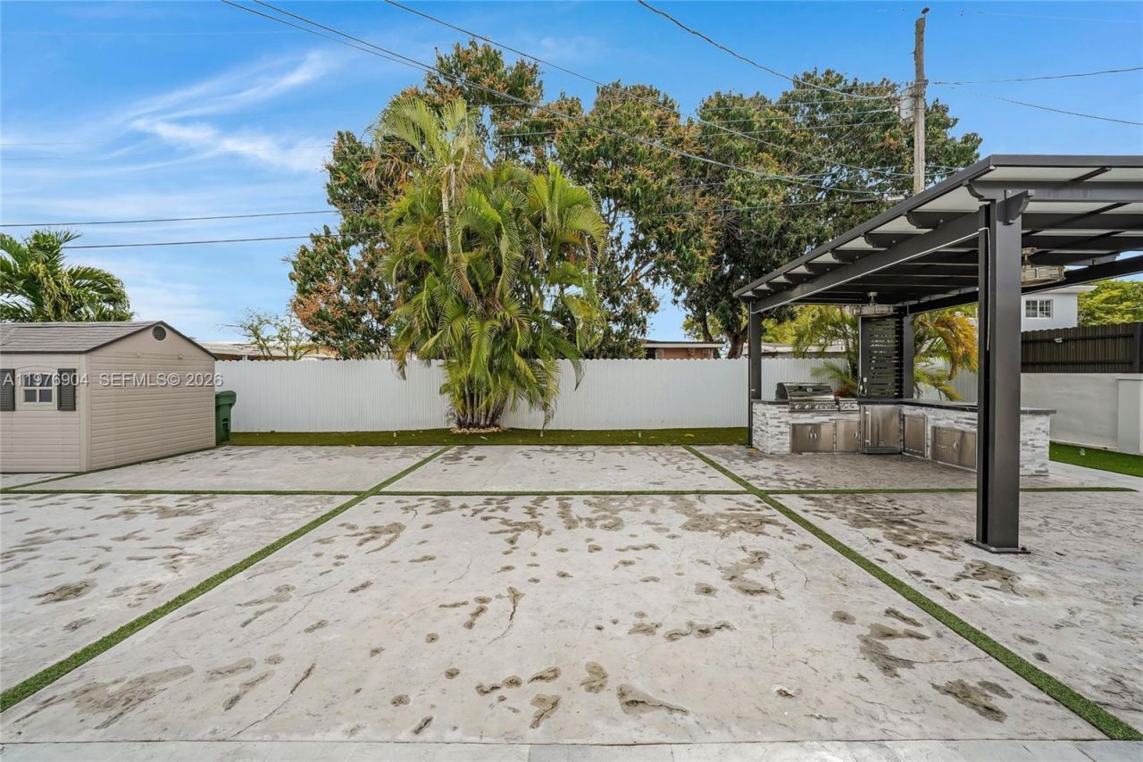 5635 W 13th Ct , Hialeah, FL 33012 Photo