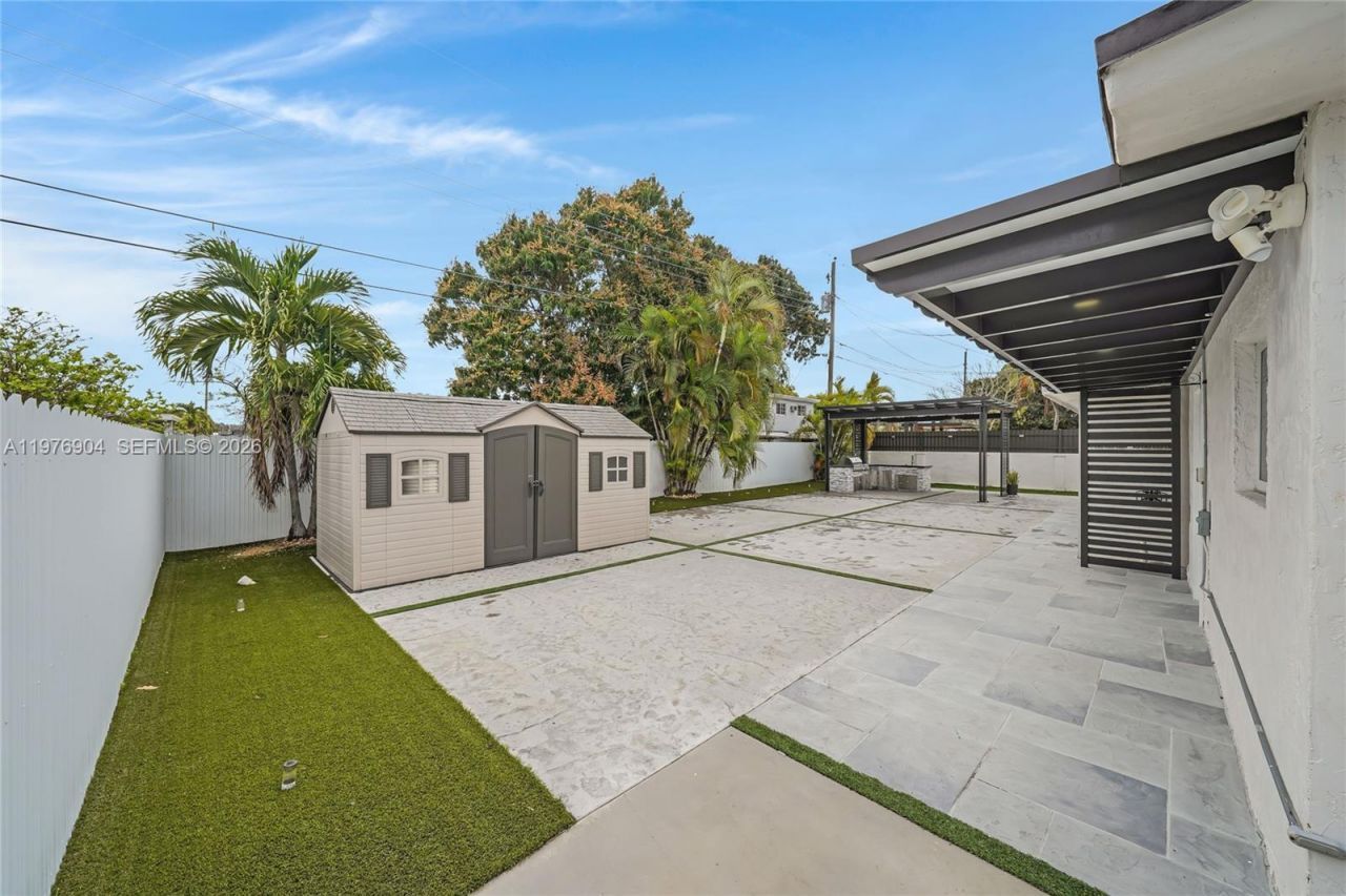 5635 W 13th Ct , Hialeah, FL 33012 Photo