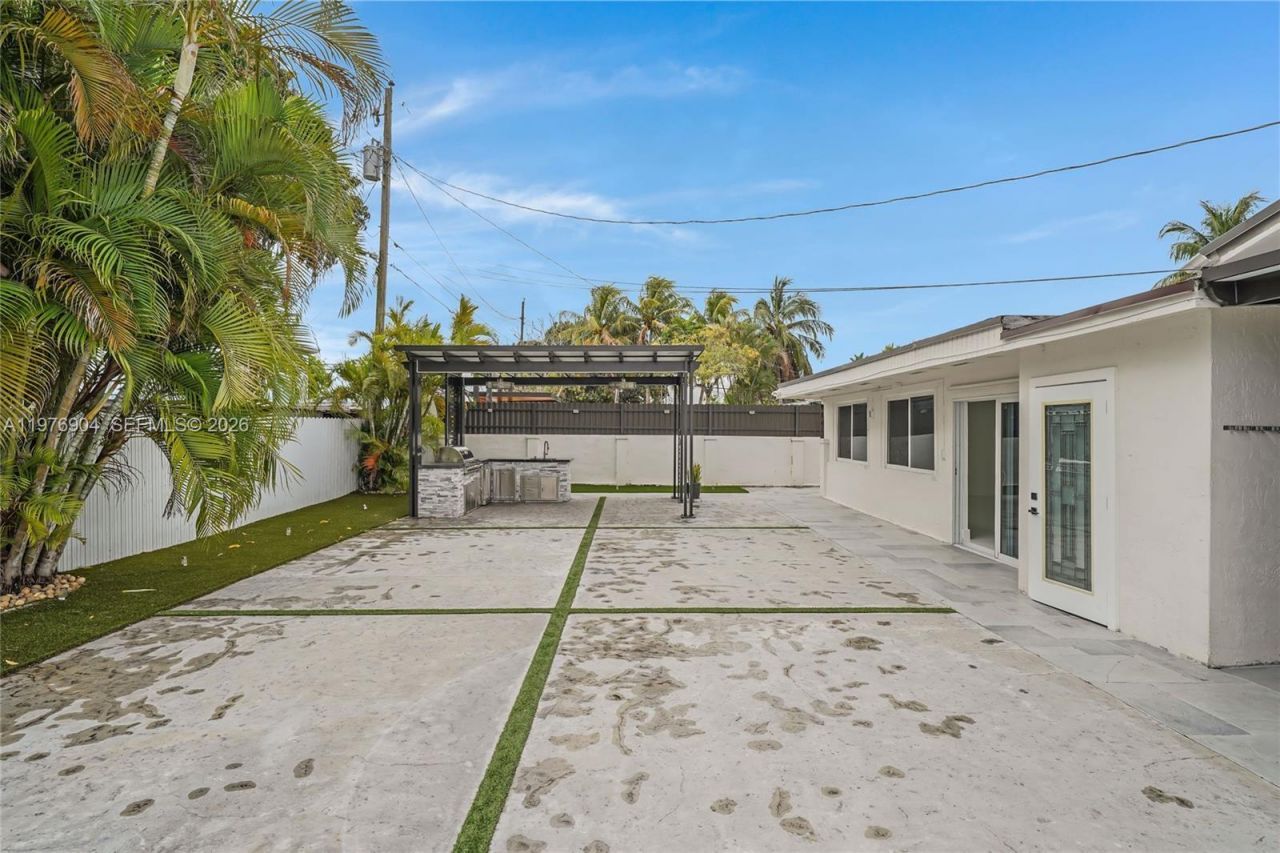 5635 W 13th Ct , Hialeah, FL 33012 Photo