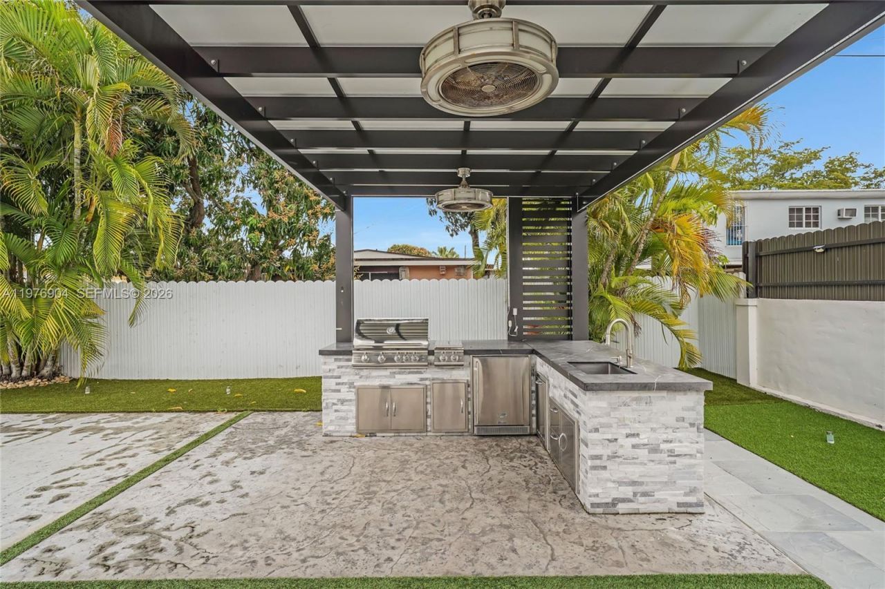 5635 W 13th Ct , Hialeah, FL 33012 Photo