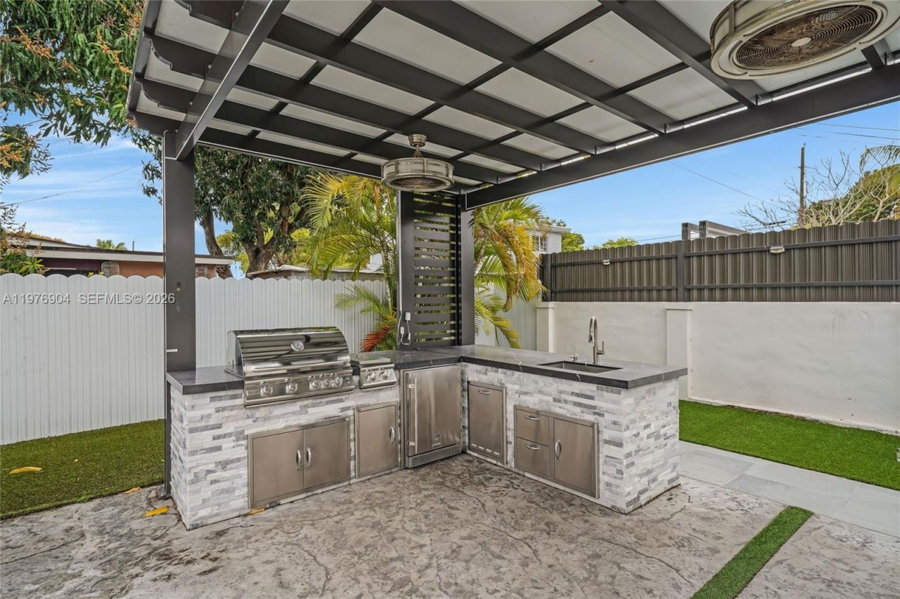 5635 W 13th Ct , Hialeah, FL 33012 Photo