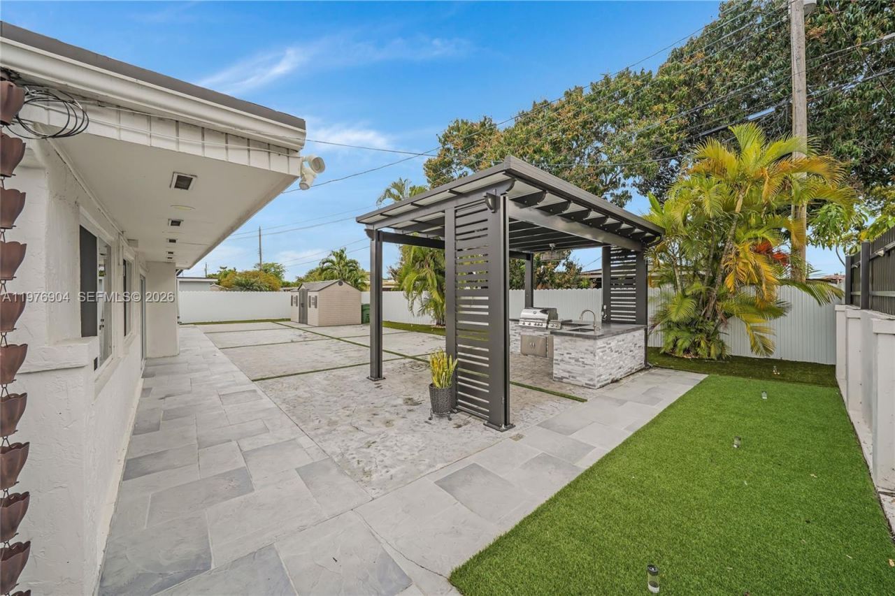 5635 W 13th Ct , Hialeah, FL 33012 Photo