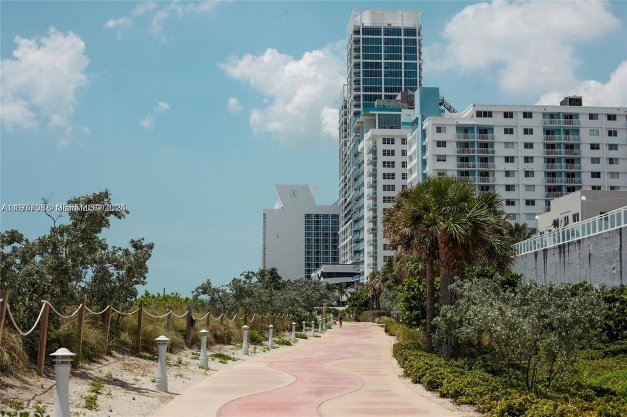 8000 Harding Ave, Unit 2B, Miami Beach, FL 33141 Photo