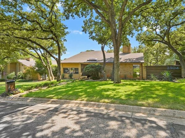 2304 Oak Forest Court, Arlington, TX 76012