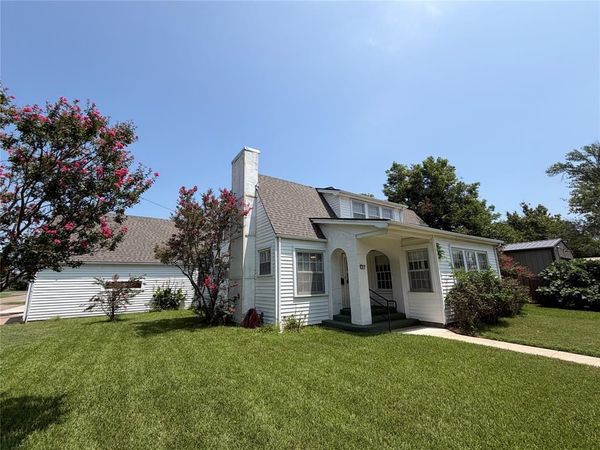 701 Market Street E, Honey Grove, TX 75446