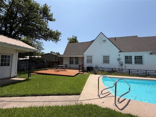 701 Market Street E, Honey Grove, TX 75446