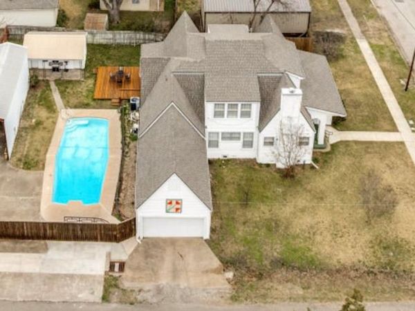 701 Market Street E, Honey Grove, TX 75446