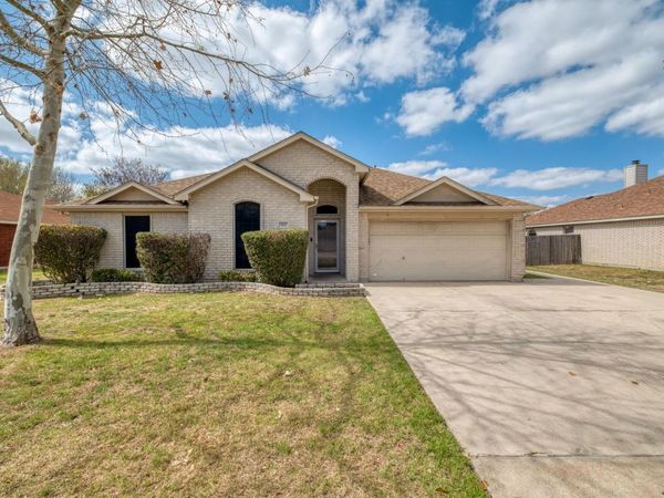 513 Mockingbird LN , Lockhart, TX 78644
