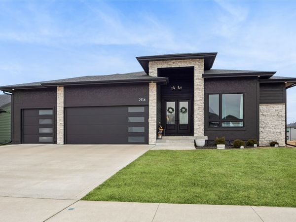 2114 Timberview Drive, Norwalk, IA 50211