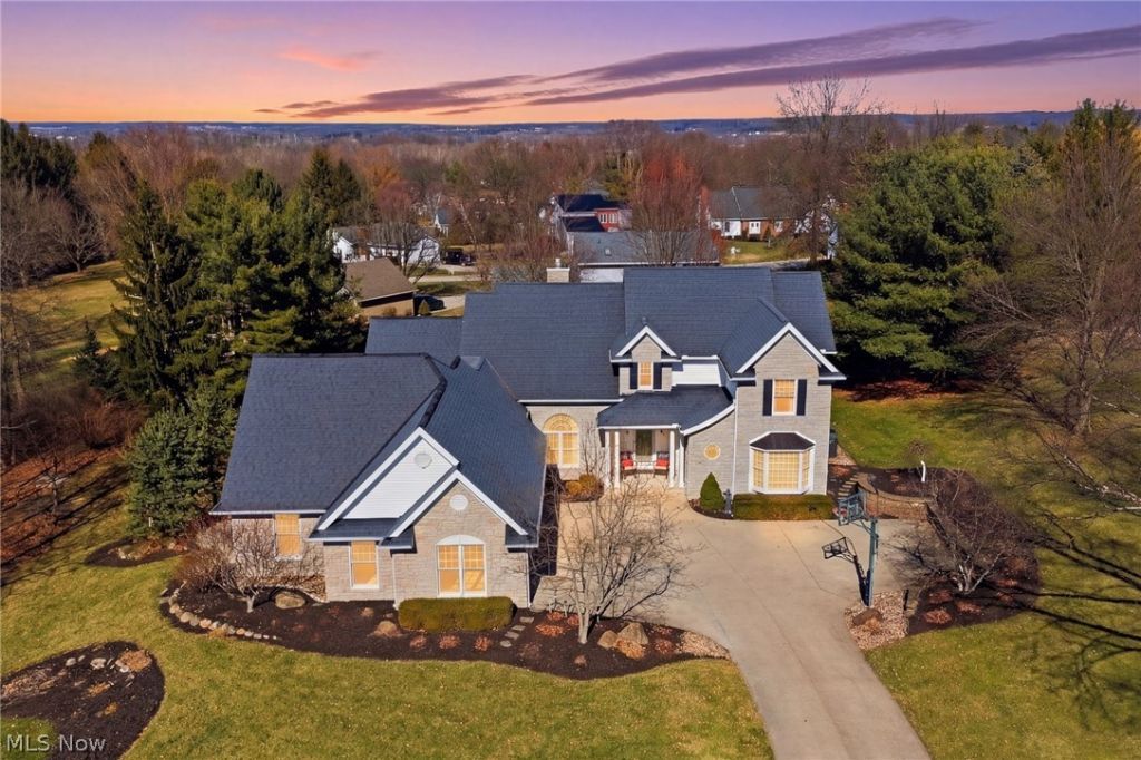 1114 Surrey Circle, Ashland, OH 44805