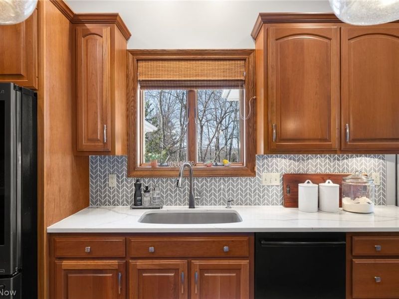 1114 Surrey Circle, Ashland, OH 44805 Photo 10