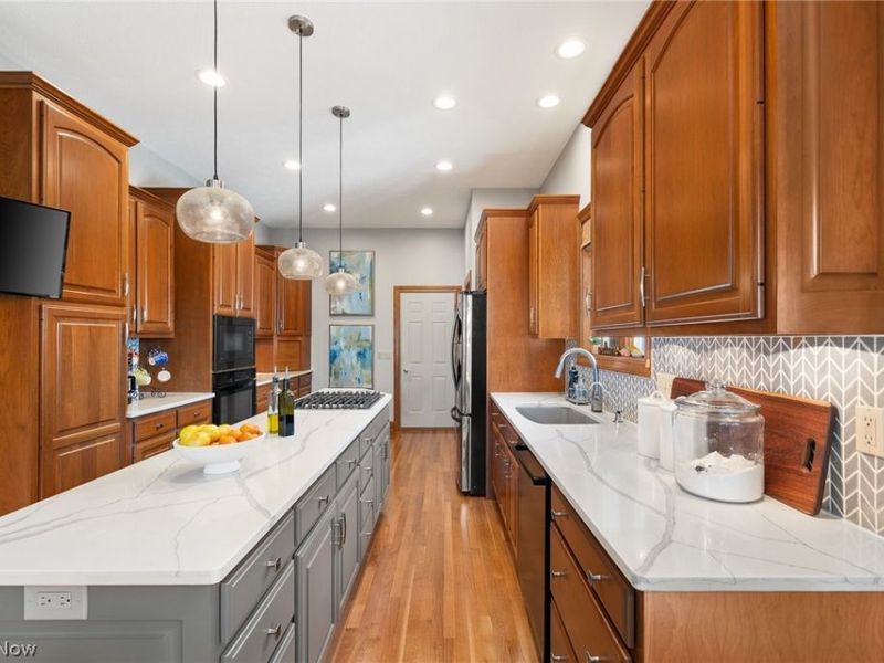 1114 Surrey Circle, Ashland, OH 44805 Photo 9