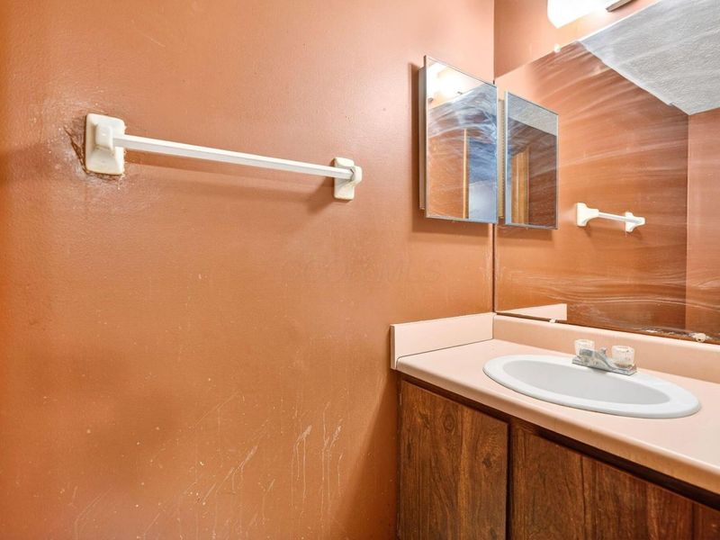 3466 WESTPOINT Drive, Columbus, OH 43232 Photo 25