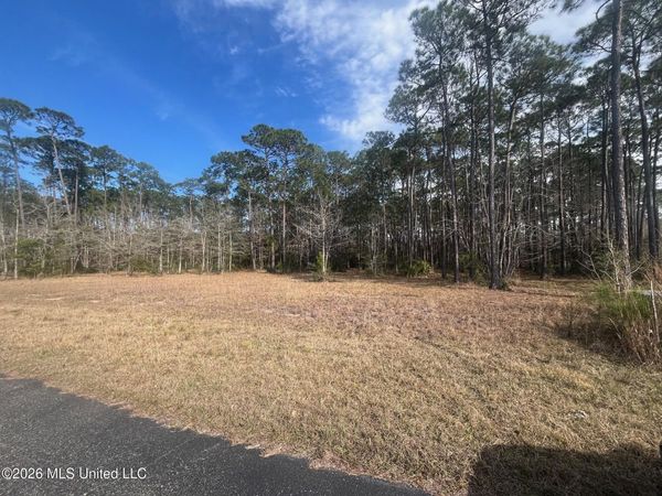 Ascot Drive, Biloxi, MS 39532