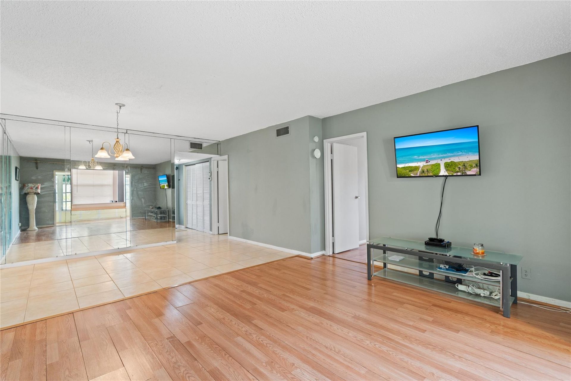 1 Abbey Lane, Unit 201, Delray Beach, FL 33446 Photo
