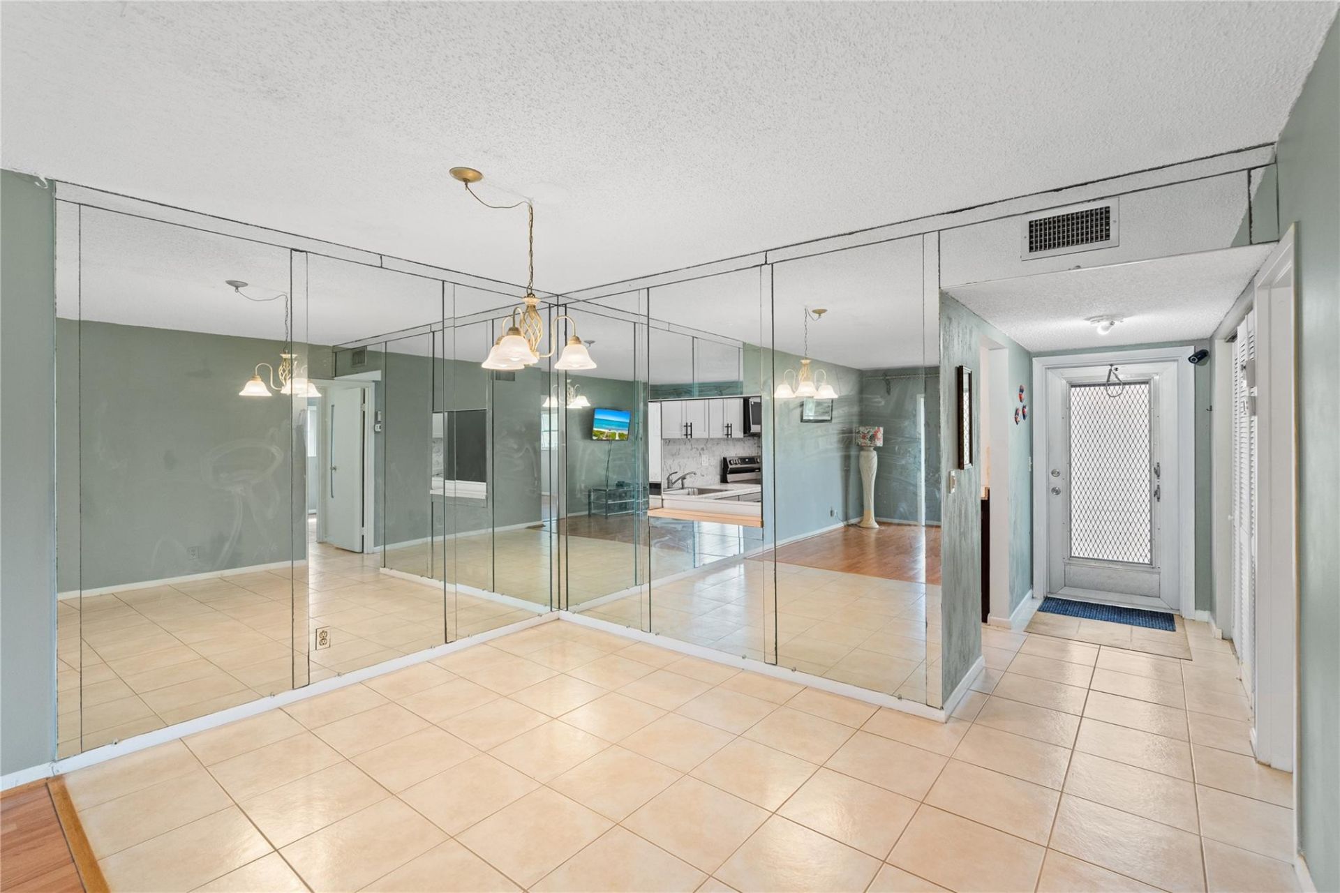 1 Abbey Ln, Unit 201, Delray Beach, FL 33446 Photo