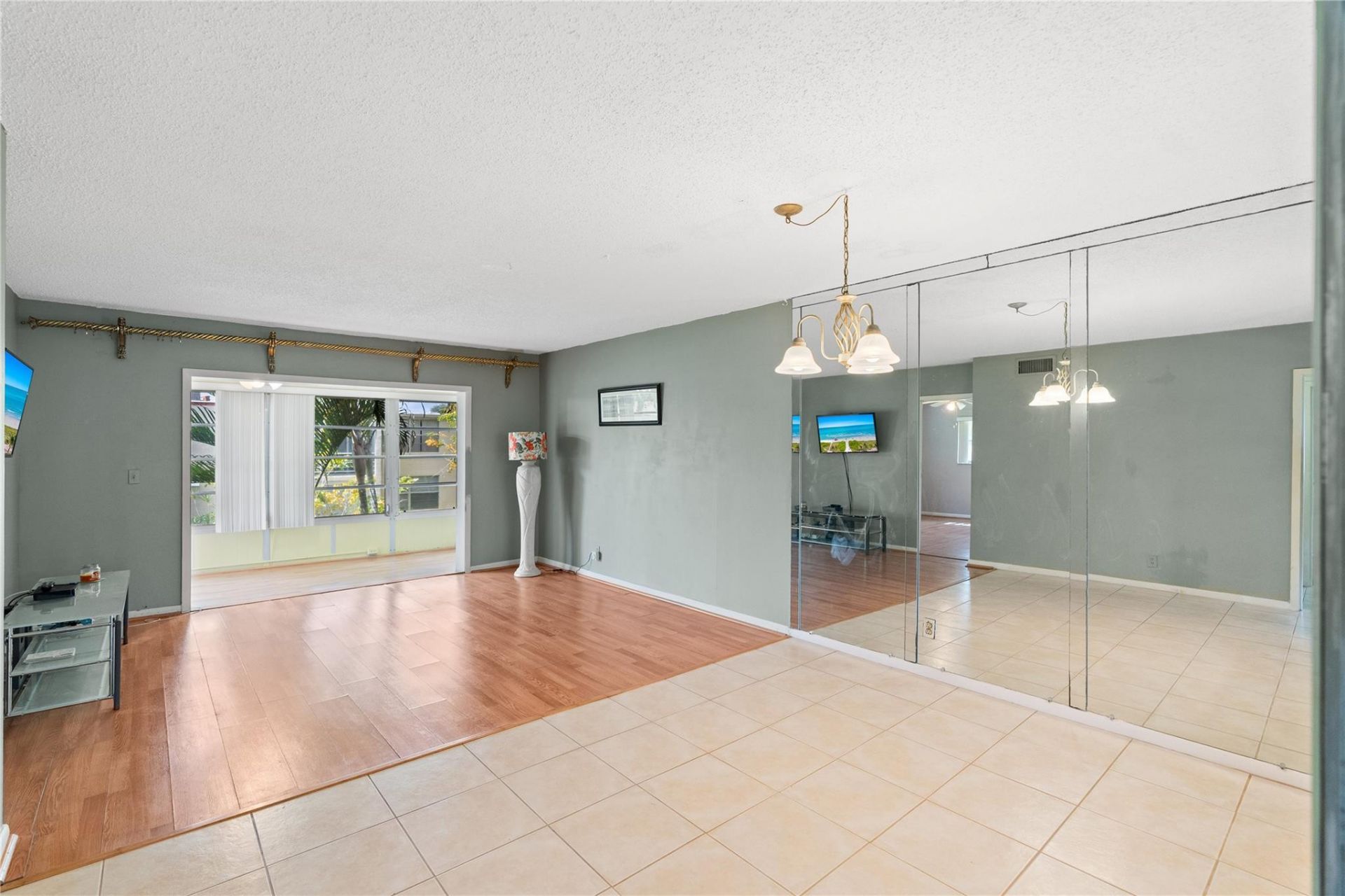 1 Abbey Lane, Unit 201, Delray Beach, FL 33446 Photo