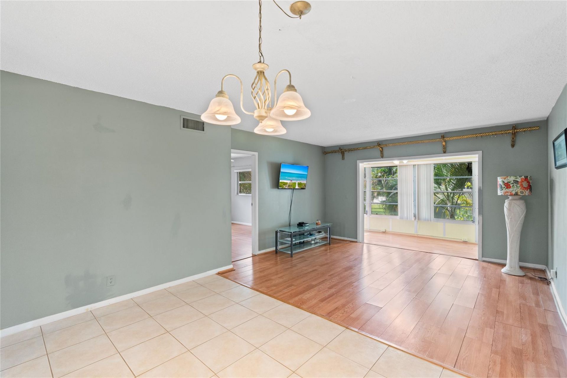 1 Abbey Lane, Unit 201, Delray Beach, FL 33446 Photo