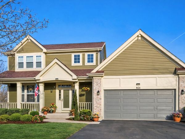 821 Red Barn Lane, Elgin, IL 60124