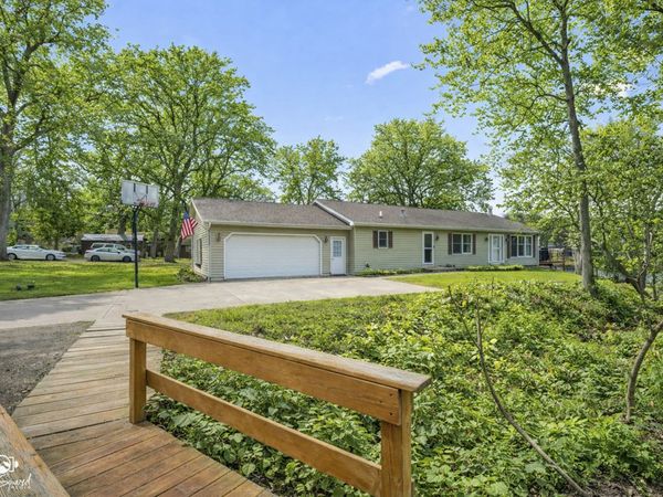 1937 W Potawatamie Trail, Kankakee, IL 60901