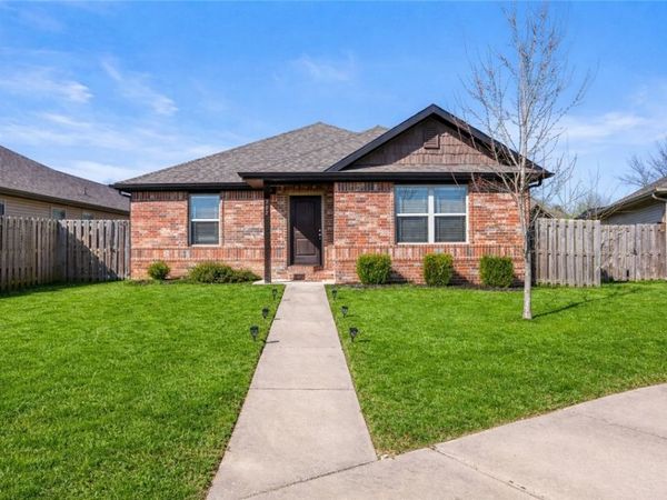 702 SW Willowpoint Road , Bentonville, AR 72712