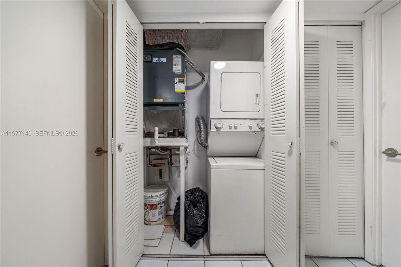 8005 Lake Dr , Unit 404, Doral, FL 33166 Photo