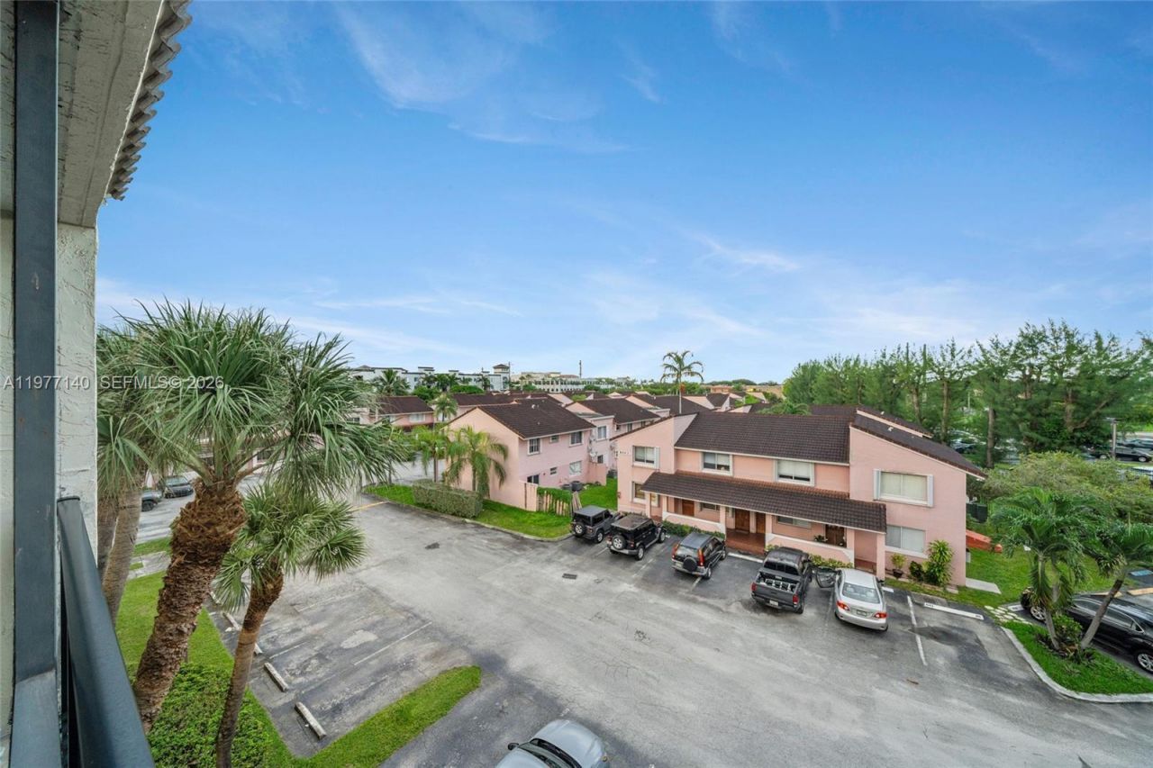 8005 Lake Dr , Unit 404, Doral, FL 33166 Photo