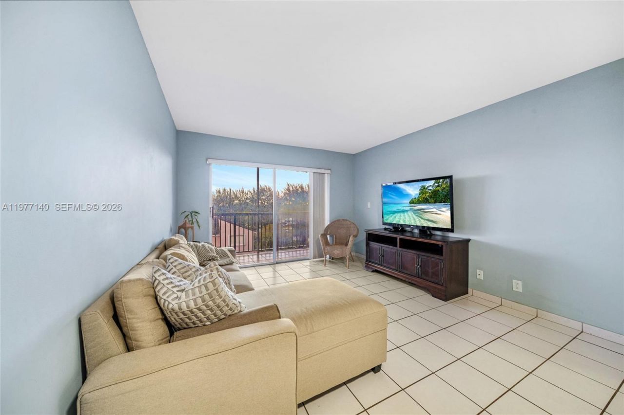 8005 Lake Dr , Unit 404, Doral, FL 33166 Photo