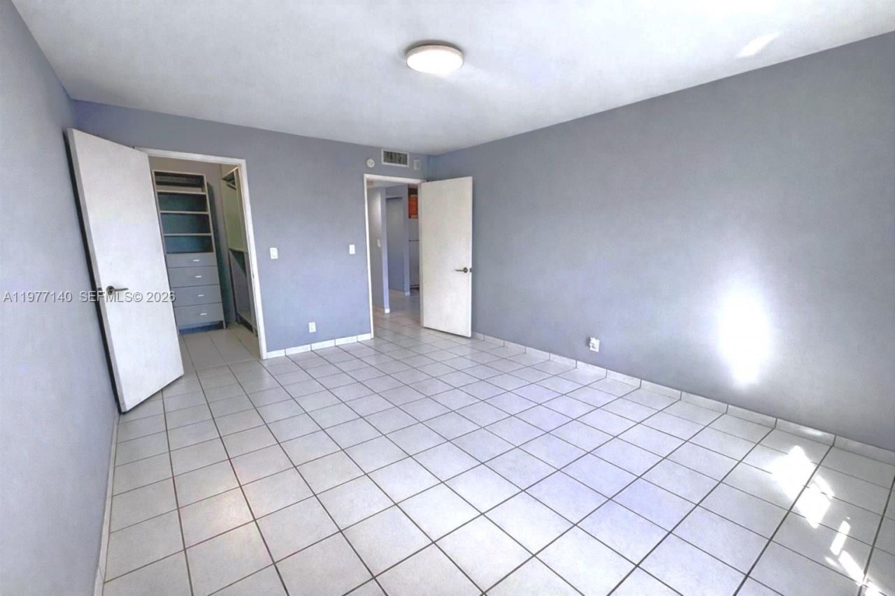 8005 Lake Dr , Unit 404, Doral, FL 33166 Photo