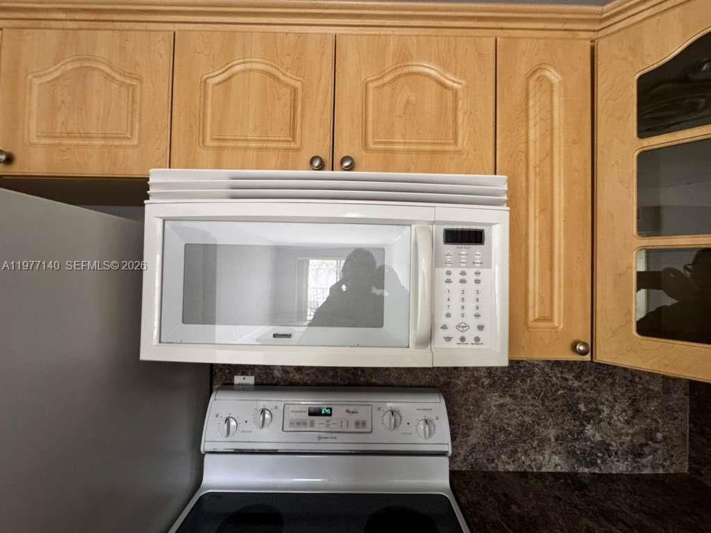 8005 Lake Dr , Unit 404, Doral, FL 33166 Photo