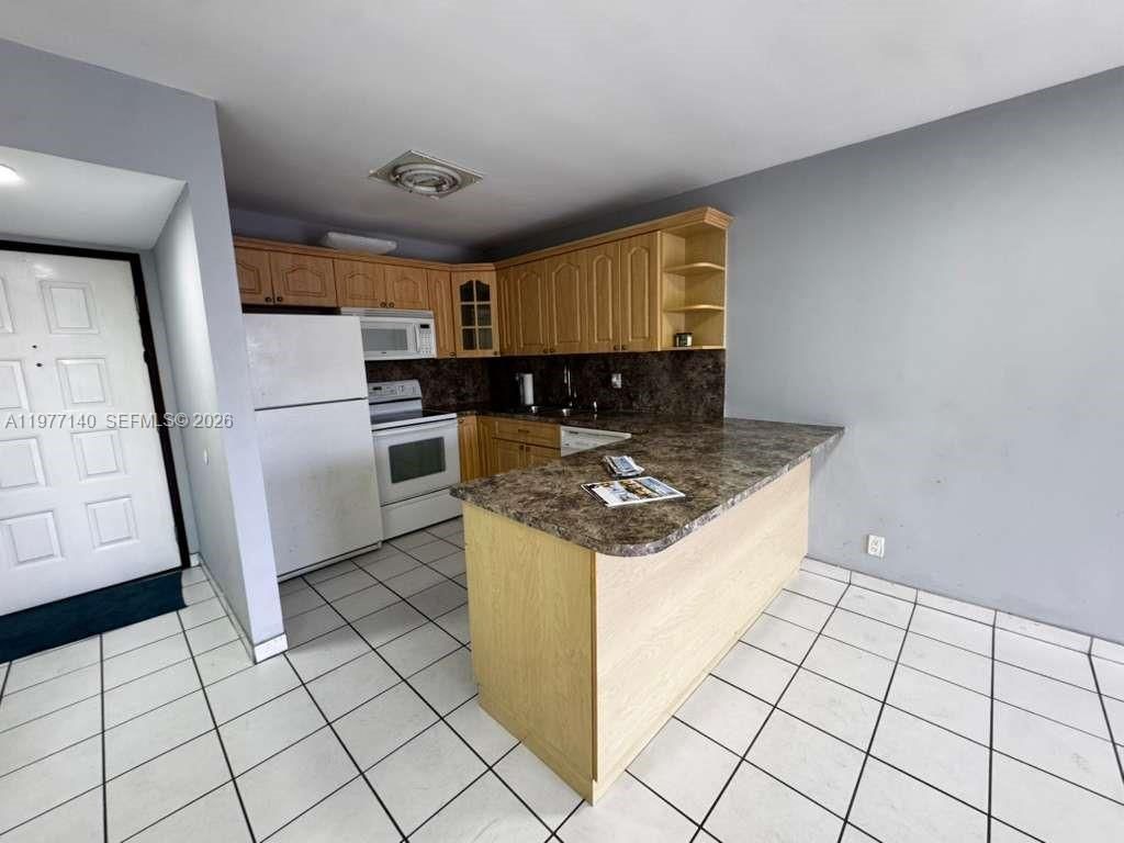 8005 Lake Dr , Unit 404, Doral, FL 33166 Photo